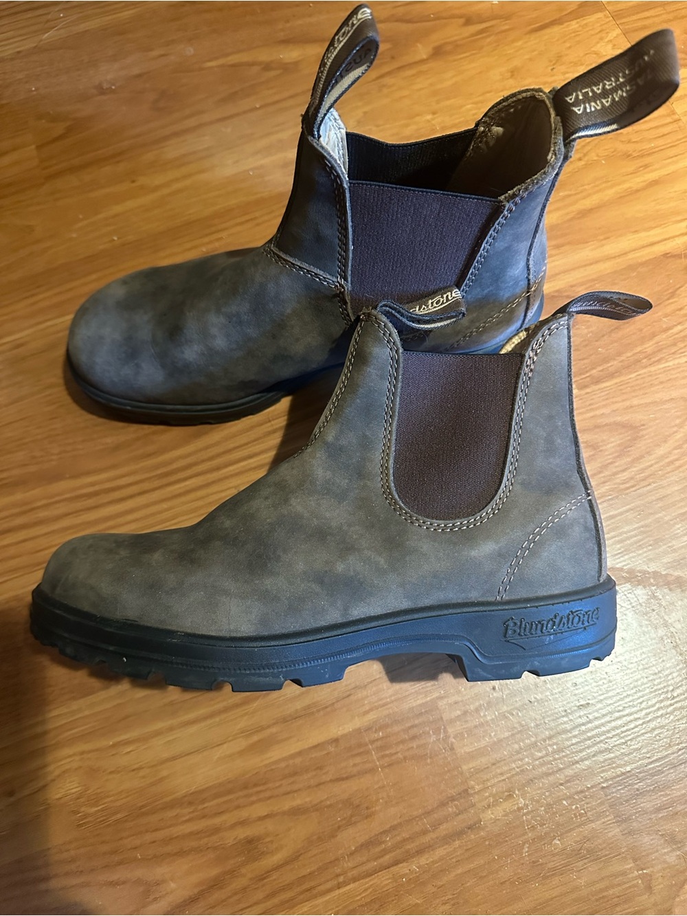 Blundstone Brown Chelsea Work Boots with Dark Brown Elastic